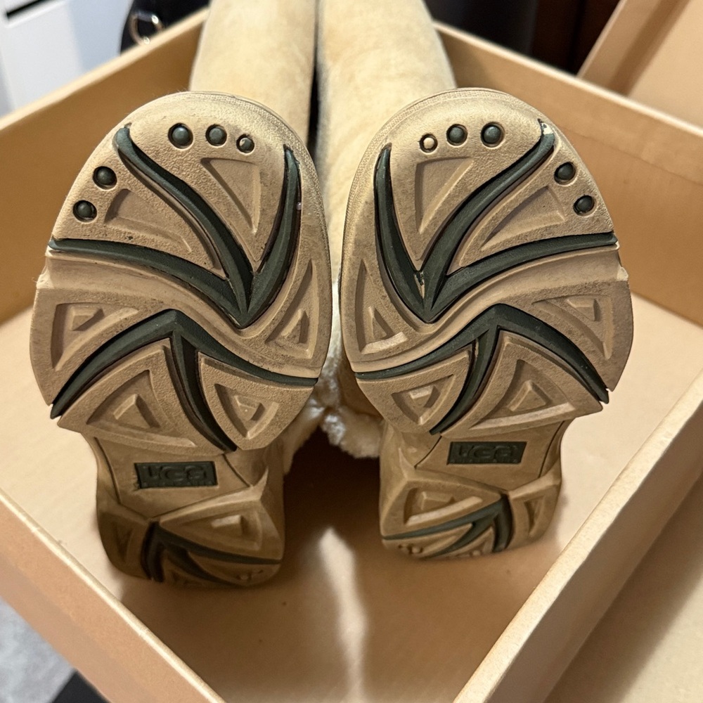 UGG sunburst tall boot - Picture 6 of 10